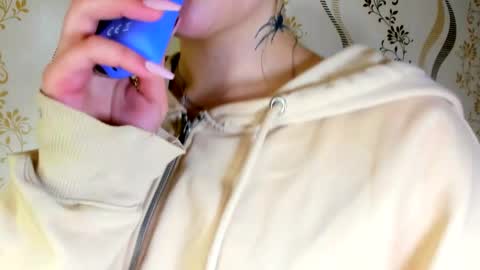 MelMooon online show from October 14, 2025, 1:56 pm