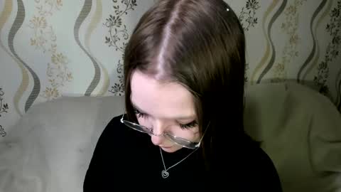 MelMooon online show from December 15, 2025, 4:50 am