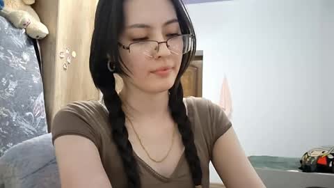 Snapshot of melodeehayden chatting on May 8, 2026, 3:39 pm Nika online show from May 8, 2026, 3:39 pm