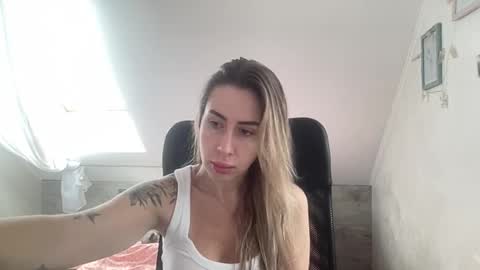 Snapshot of melodie_sweet chatting on October 3, 2025, 6:10 am Melodie online show from October 3, 2025, 6:10 am