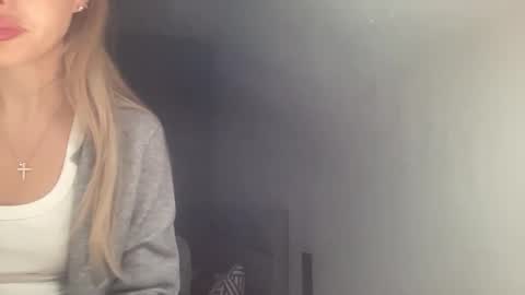 Snapshot of melodie_sweet chatting on October 14, 2025, 3:24 pm Melodie online show from October 14, 2025, 3:24 pm