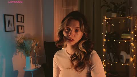 melody  online show from December 25, 2024, 2:56 pm