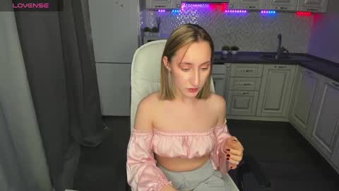 Kaylie online show from December 13, 2024, 4:33 am