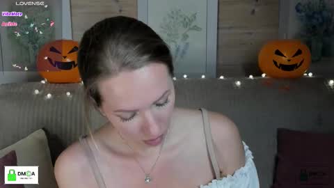 Melody My schedule this week  Wednesday Thursday Sunday online show from October 29, 2025, 5:04 pm