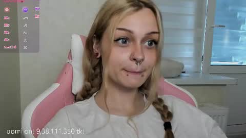Snapshot of melonipinkbb chatting on July 9, 2026, 8:07 am MELONI online show from July 9, 2026, 8:07 am