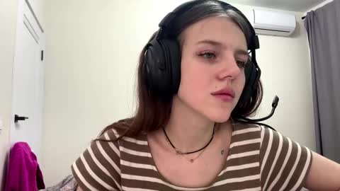 Hi Im Aria 18 years old online show from January 18, 2026, 6:55 pm