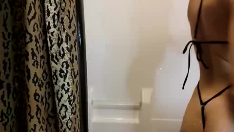 meltingmynx online show from October 30, 2025, 11:33 am