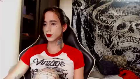 mely online show from November 17, 2025, 10:04 pm