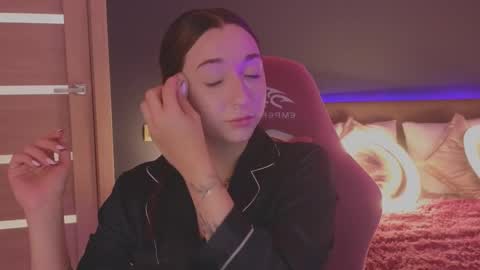 Mencialo online show from September 9, 2025, 2:11 am