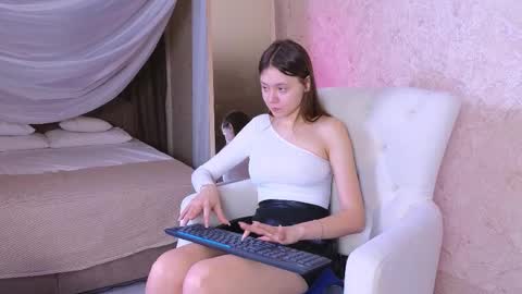 meow_mellie online show from March 11, 2025, 4:32 am
