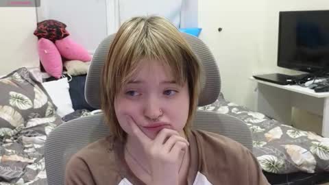 meowme online show from December 14, 2025, 4:01 pm