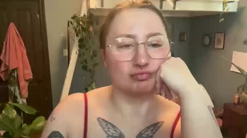 Snapshot of meowmaxx chatting on April 8, 2026, 8:09 pm meowmaxx online show from April 8, 2026, 8:09 pm