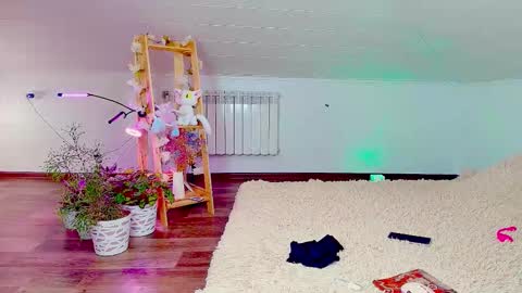 Snapshot of meowroslava chatting on November 13, 2025, 11:42 am meowroslava online show from November 13, 2025, 11:42 am