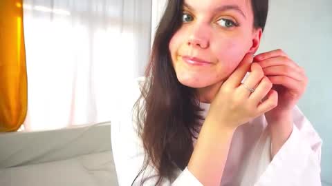 Miya online show from February 18, 2026, 10:11 am