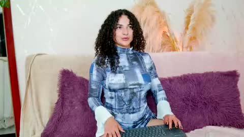 Snapshot of merida_bell18 chatting on June 3, 2026, 8:25 pm Merida Bell online show from June 3, 2026, 8:25 pm