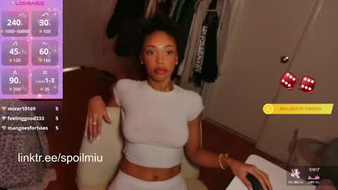 mew2wo online show from October 3, 2025, 4:31 am