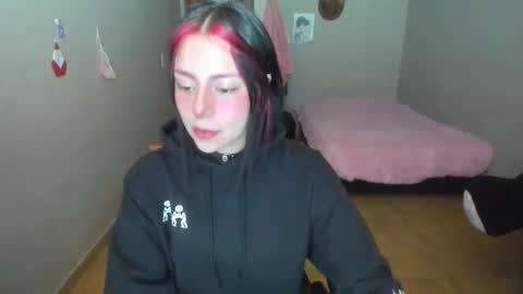 Snapshot of mey090 chatting on January 14, 2025, 12:22 am Mey online show from January 14, 2025, 12:22 am