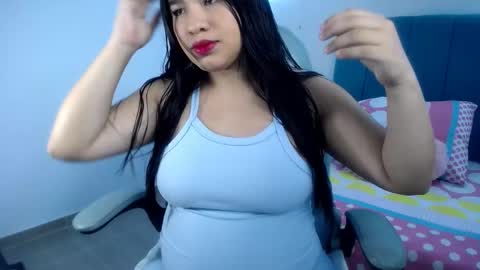 Snapshot of mia18_queen chatting on December 8, 2024, 12:19 pm mia18_queen online show from December 8, 2024, 12:19 pm