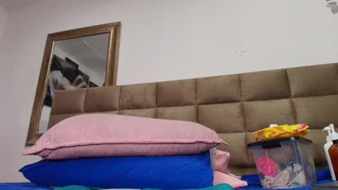 Snapshot of mia_0_ chatting on January 16, 2025, 7:20 pm Emi online show from January 16, 2025, 7:20 pm