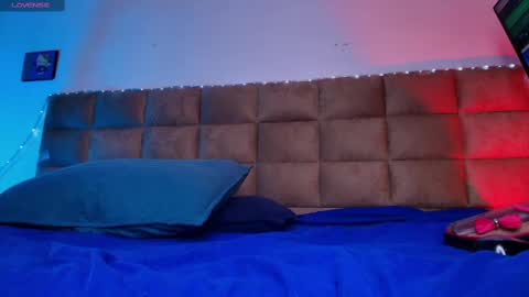 Snapshot of mia_0_ chatting on September 30, 2025, 7:41 pm Emi online show from September 30, 2025, 7:41 pm