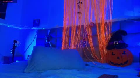 Snapshot of mia_0_ chatting on October 23, 2025, 7:23 pm Emi online show from October 23, 2025, 7:23 pm