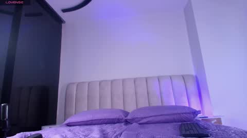 Emi online show from November 20, 2025, 7:35 pm