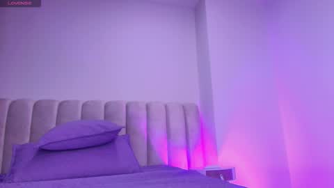 Emi online show from November 24, 2025, 7:24 pm