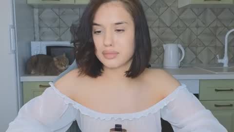 Mia online show from March 4, 2025, 7:41 am