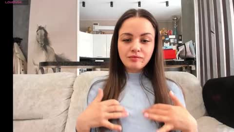 Mia online show from March 4, 2025, 7:19 am