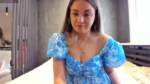 Mia online show from June 4, 2026, 3:34 am