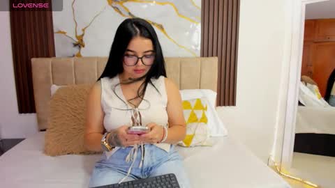 Snapshot of mia__bloom chatting on May 17, 2026, 2:24 pm Mia Bloom online show from May 17, 2026, 2:24 pm
