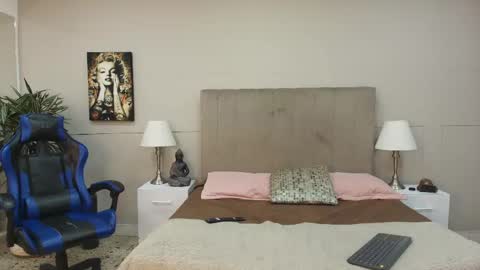 Mia Zoe online show from May 24, 2026, 3:22 am