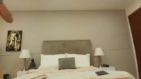 Mia Zoe online show from May 27, 2026, 3:25 am