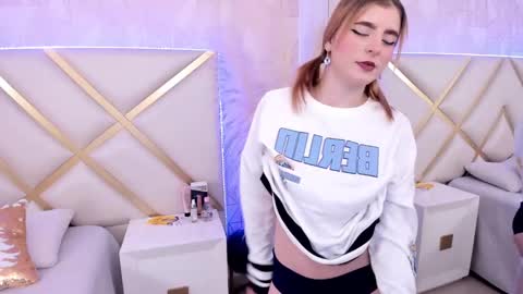 Snapshot of mia_adamss_ chatting on December 10, 2024, 2:50 pm 9 am - 4 p 7 am - 1 pm online show from December 10, 2024, 2:50 pm