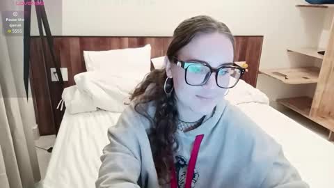 Snapshot of mia_boone chatting on October 3, 2025, 2:19 am mia_boone online show from October 3, 2025, 2:19 am