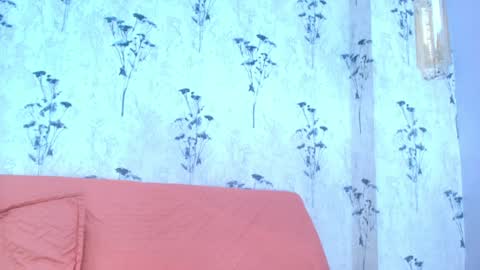 Mia  online show from February 8, 2025, 6:12 pm