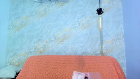 Mia  online show from October 2, 2025, 12:01 pm