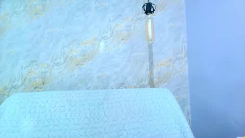 Mia  online show from November 22, 2025, 12:04 pm