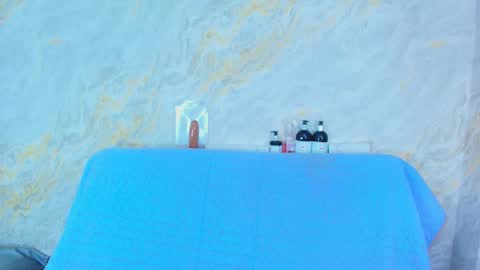 Mia  online show from March 26, 2026, 12:00 pm