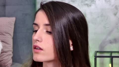 Freya Allen online show from February 4, 2025, 12:19 am