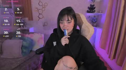 Mia online show from April 26, 2026, 5:05 am