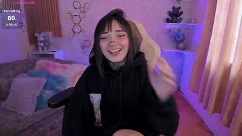 Mia online show from April 30, 2026, 9:19 pm