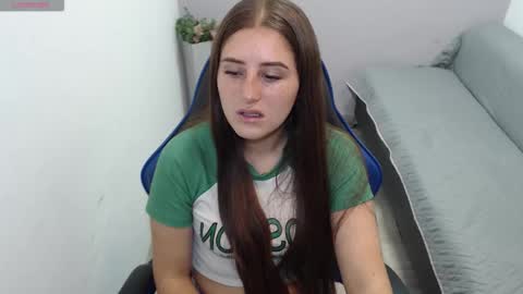 Snapshot of mia_diaz1 chatting on October 15, 2025, 1:33 pm Mia online show from October 15, 2025, 1:33 pm