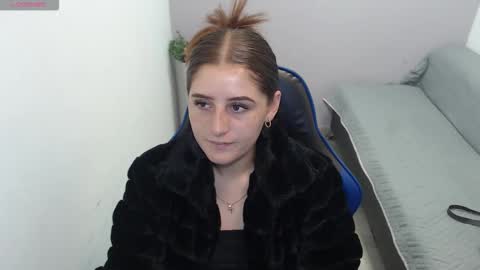 Snapshot of mia_diaz1 chatting on October 18, 2025, 1:23 pm Mia online show from October 18, 2025, 1:23 pm
