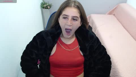 Mia online show from December 19, 2025, 1:29 pm