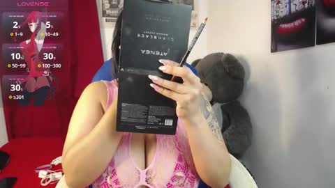 Mia online show from November 19, 2025, 10:15 am