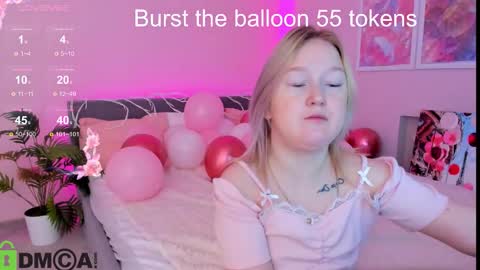 Mia online show from October 4, 2025, 7:28 am