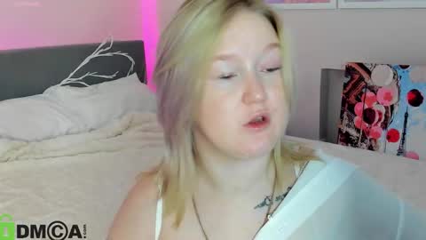 Mia online show from October 12, 2025, 2:21 am