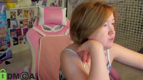 Mia online show from November 10, 2025, 2:21 am