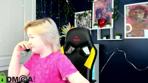 Snapshot of mia_ferd chatting on May 8, 2026, 3:12 am Mia online show from May 8, 2026, 3:12 am